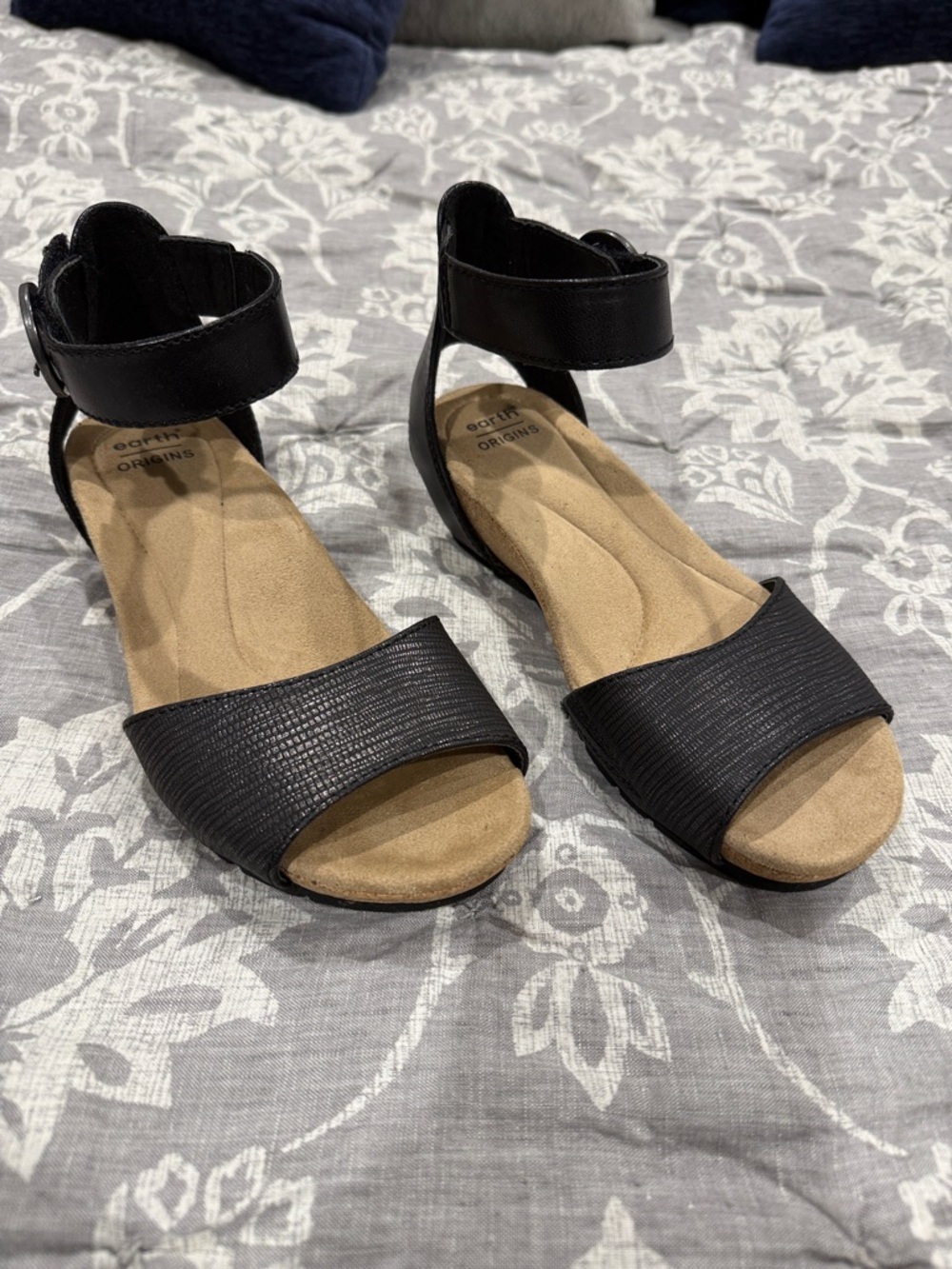 Like New Origins Black Open-Toe Ankle-Strap Sandals